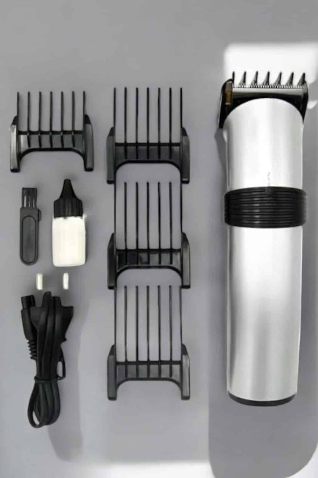 4 Taraklı Profesyonel Şarjlı Saç ve Sakal Kesme Tıraş Makinesi Seti